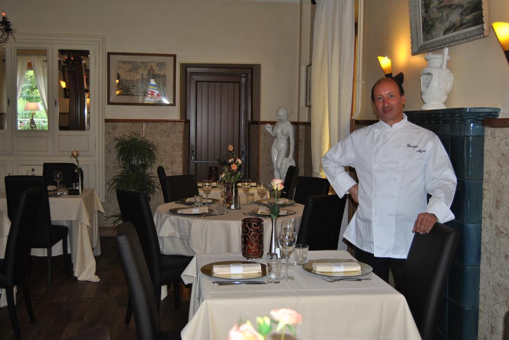 Logis Hôtel Restaurant La Tête Des Faux Le Bonhomme Extérieur photo
