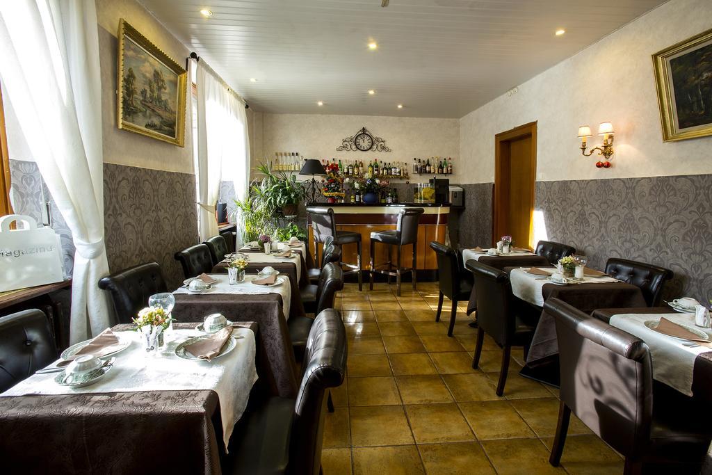 Logis Hôtel Restaurant La Tête Des Faux Le Bonhomme Extérieur photo