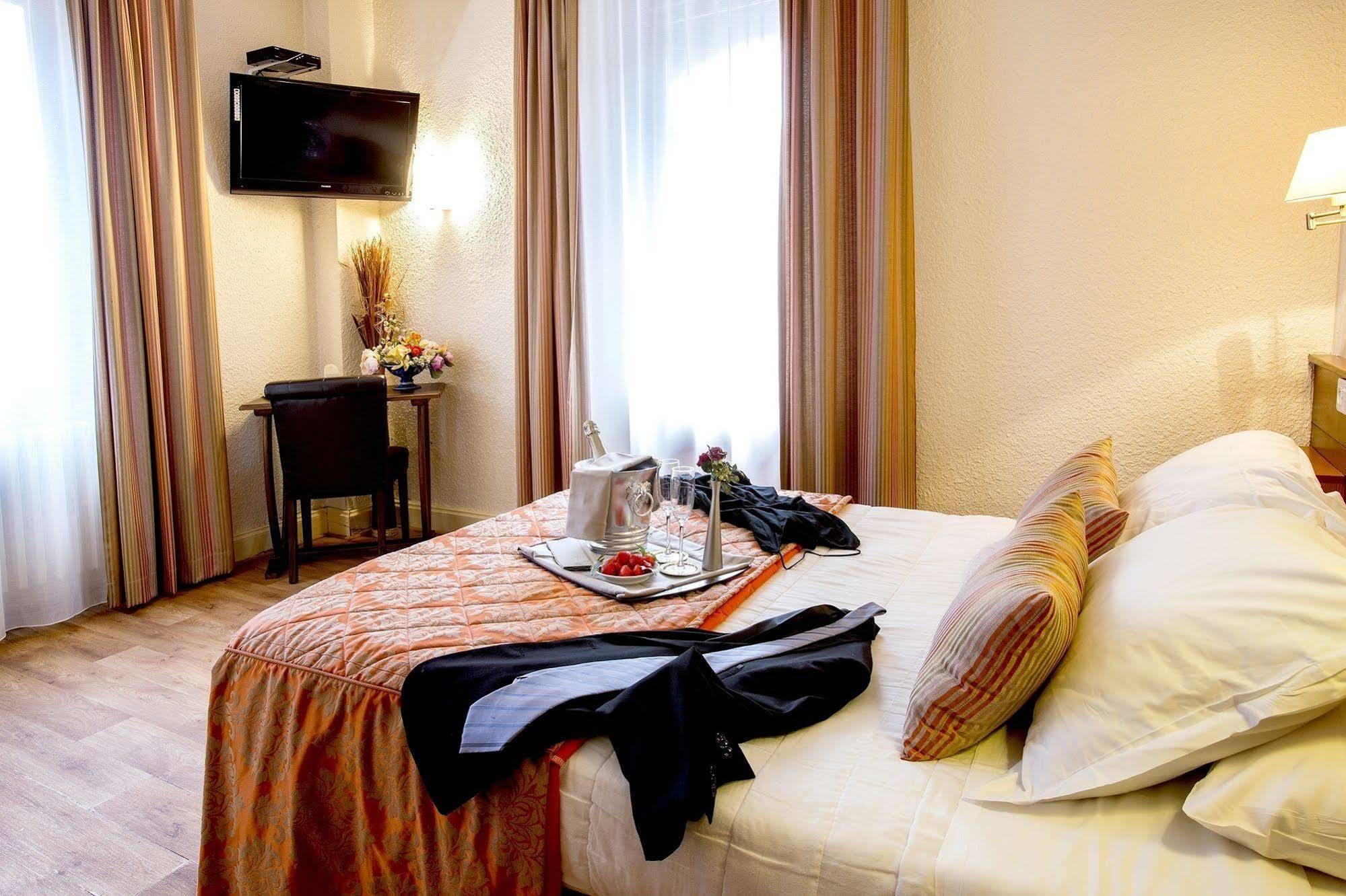 Logis Hôtel Restaurant La Tête Des Faux Le Bonhomme Extérieur photo
